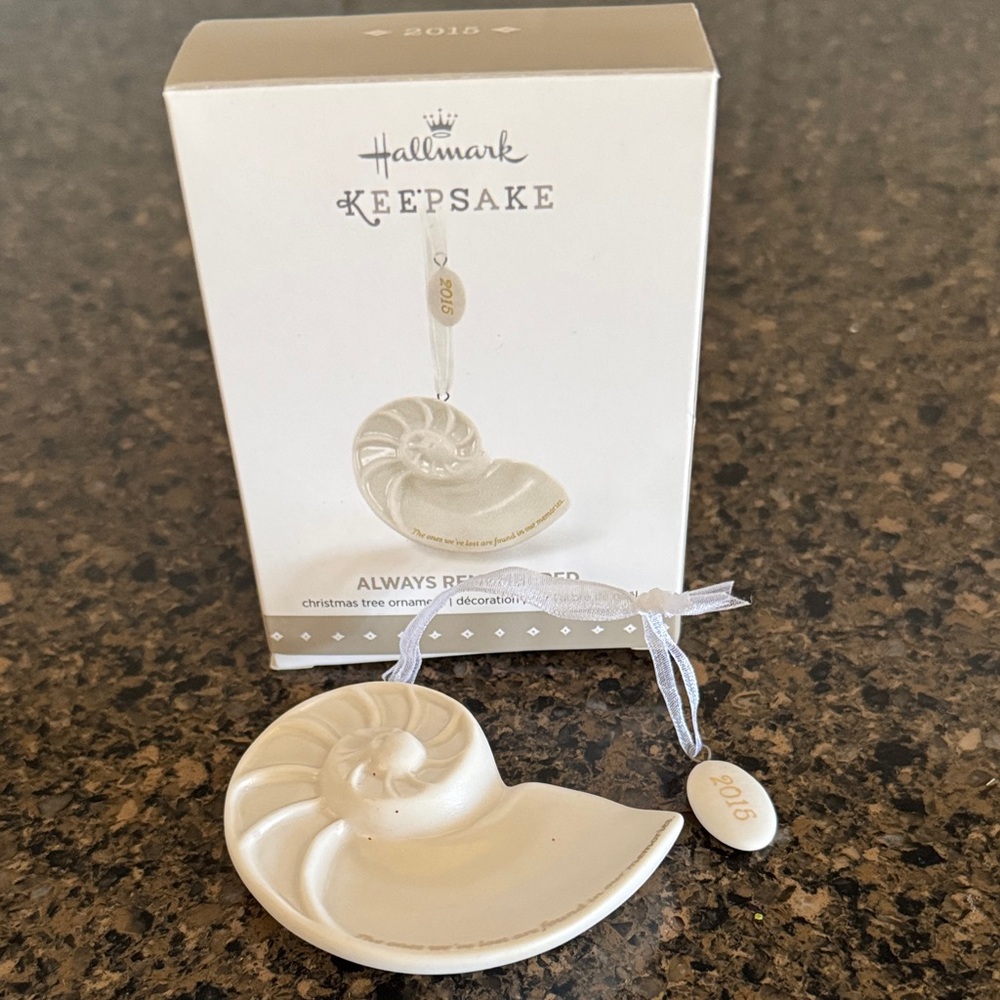 Hallmark Keepsake Always Remembered 2015 Christmas Ornament